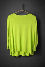 Bluza verde neon largă, confecționată din material subțire și ușor, cu tiv elastic.