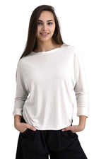 Bluză alb din viscoză și poliester, cu croială dreaptă și mâneci trei sferturi, vedere frontală.