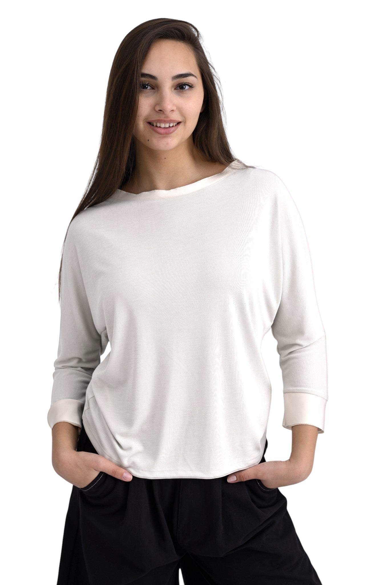 Bluză alb din viscoză și poliester, cu croială dreaptă și mâneci trei sferturi, vedere frontală.