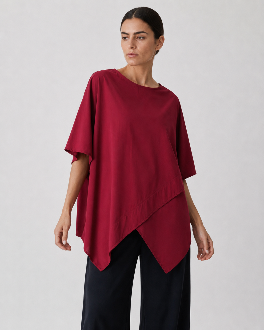 Bluză cărămizie oversize asimetrică cu bază în colțuri, vedere frontală. All Above Boutique.