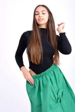 Body negru cu mâneci lungi din viscoză și elastan, vedere laterală, cu croială feminină.