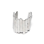 Brățară lată handmade Vestopazzo din aluminiu reciclat, cu design neregulat inspirat de forme organice.
