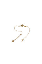 Brățară aurie din oțel inoxidabil cu simbol Arborele Vieții și lanț subțire, prezentată pe fundal alb.