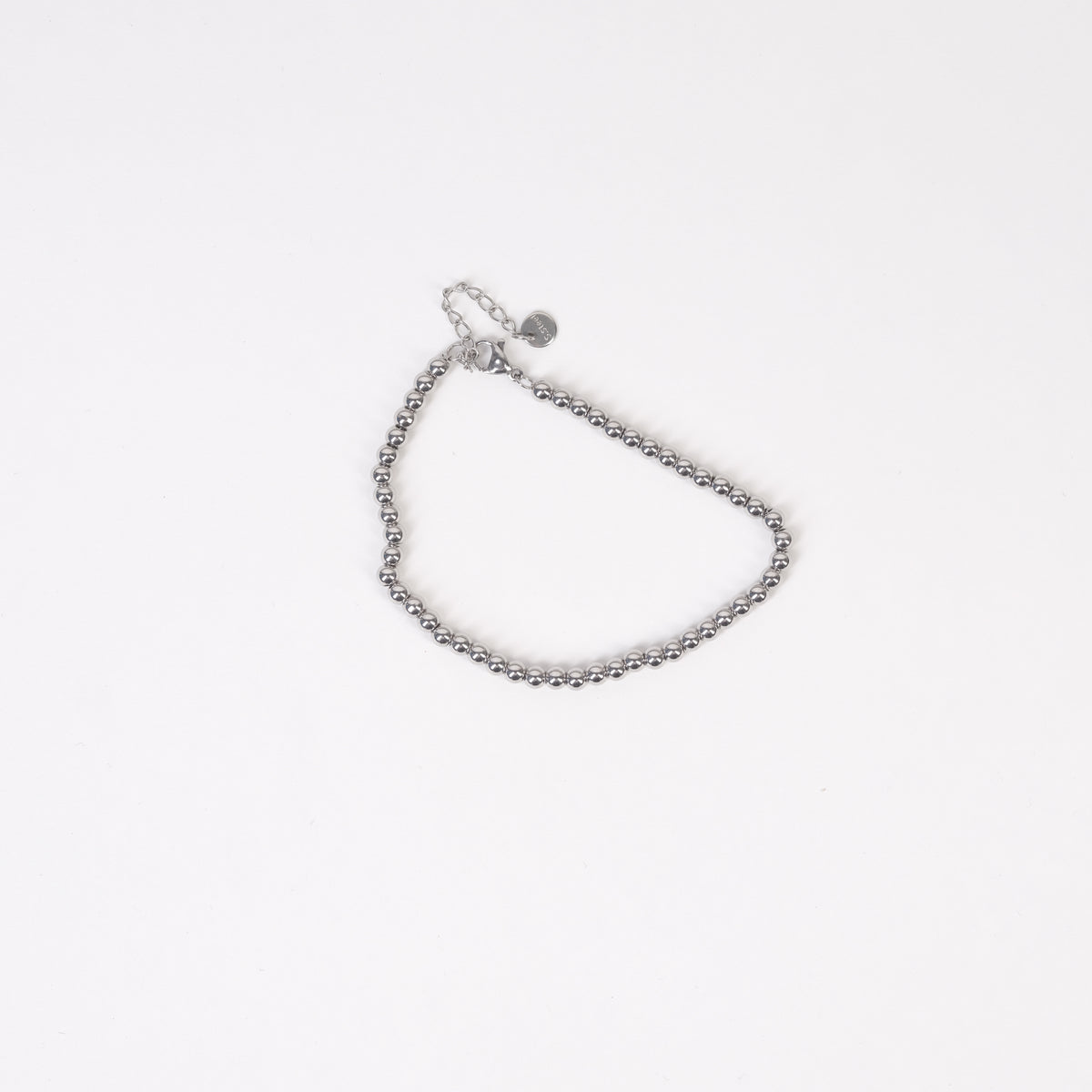 Brățară argintie din oțel inoxidabil, alcătuită din mărgele mici metalice, elegant finisată