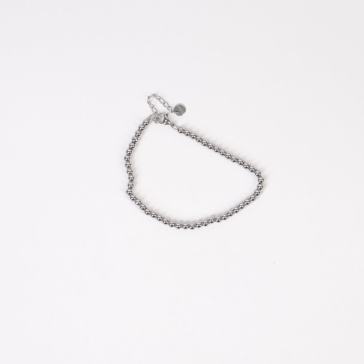 Brățară argintie din oțel inoxidabil, alcătuită din mărgele mici metalice, elegant finisată