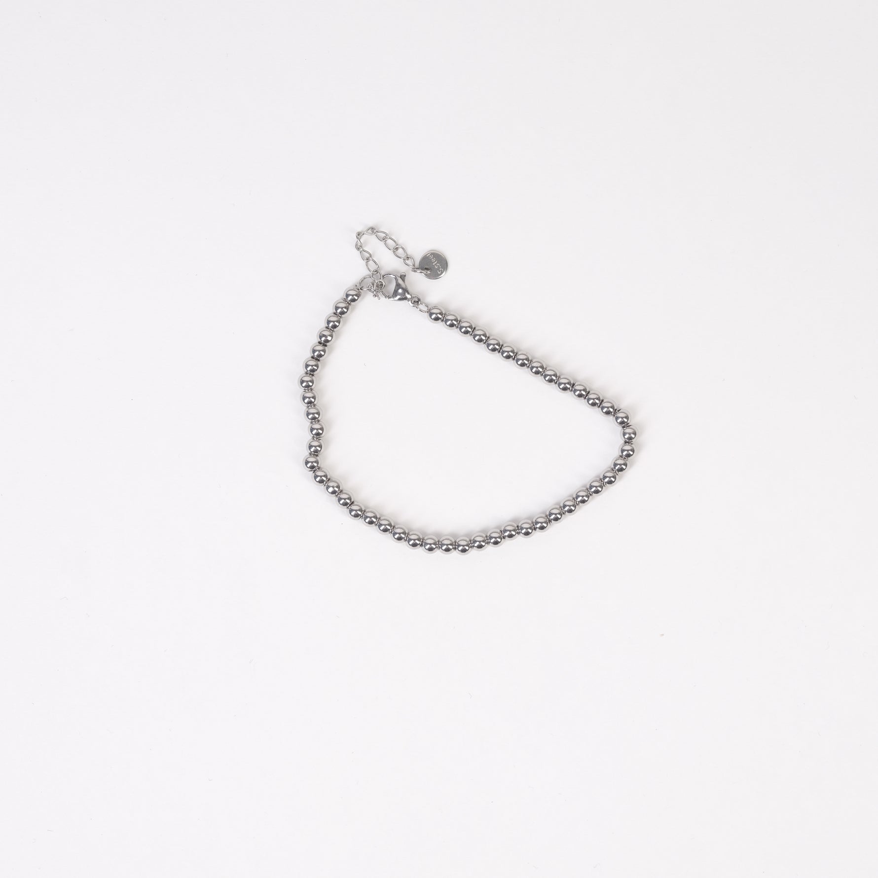 Brățară argintie din oțel inoxidabil, alcătuită din mărgele mici metalice, elegant finisată