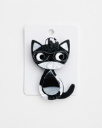 Broșă pisică cu ochelari și fundiță