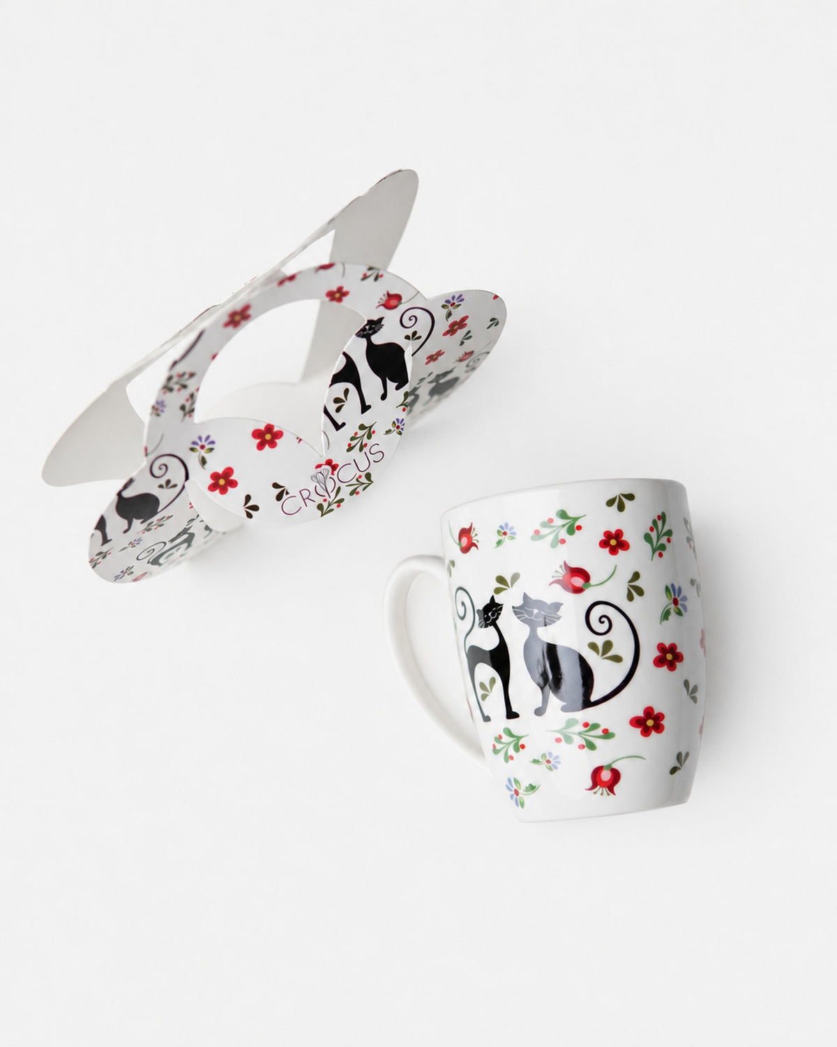 Cană din ceramică cu pisici și flori și ambalajul cadou din carton, văzute de sus - All Above Boutique