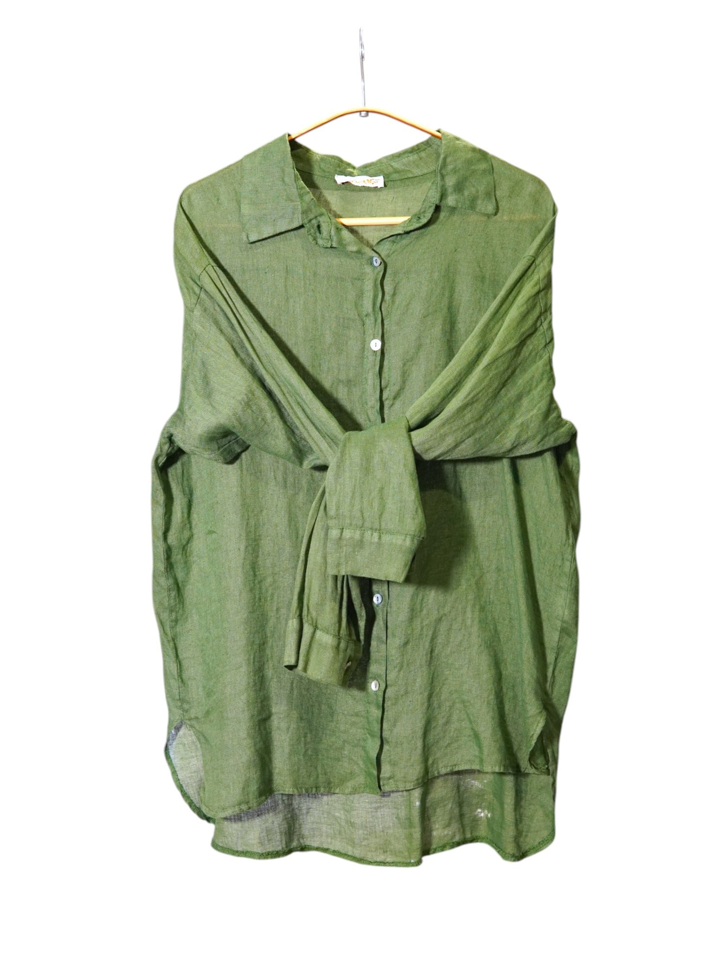 Cămașă verde din in subțire, cu mânecile înnodate decorativ în față