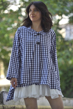 Cămașă oversize cu carouri alb-negru, croială asimetrică, vedere frontală