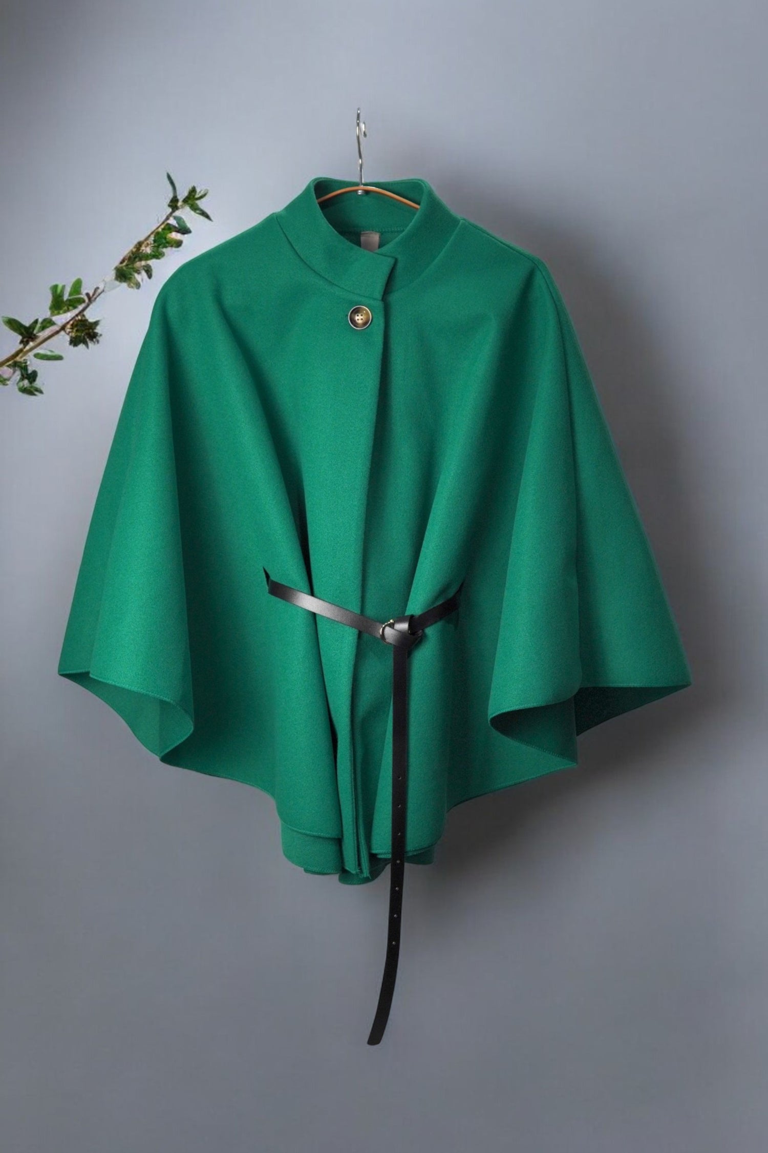 Capă Elegantă cu Siluetă Amplă, Nasture și Centură