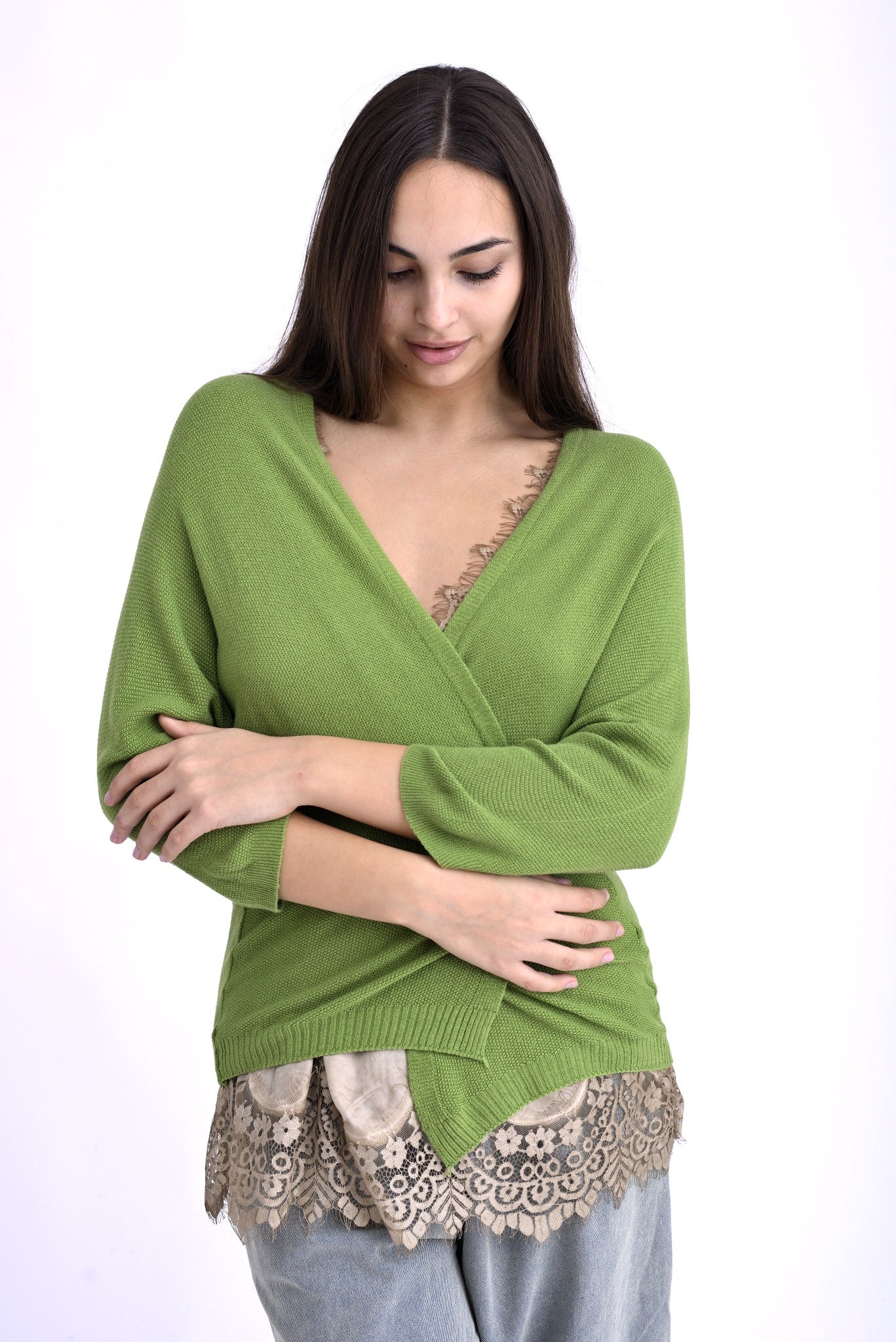 Cardigan verde texturat, model bob de orez, vedere laterală care evidențiază croiala fluidă.