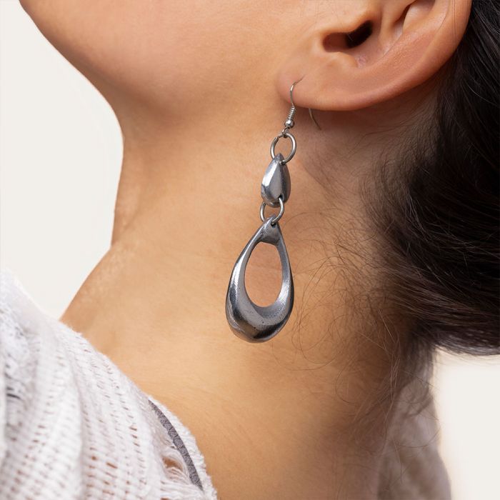  Cercei handmade din aluminiu reciclat, model în formă de picătură, design elegant și modern.