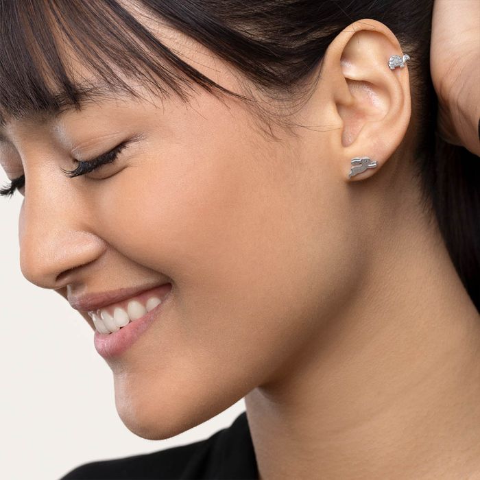 Cercei iepure și țestoasă din argint, purtați pentru un look jucăuș și plin de semnificație