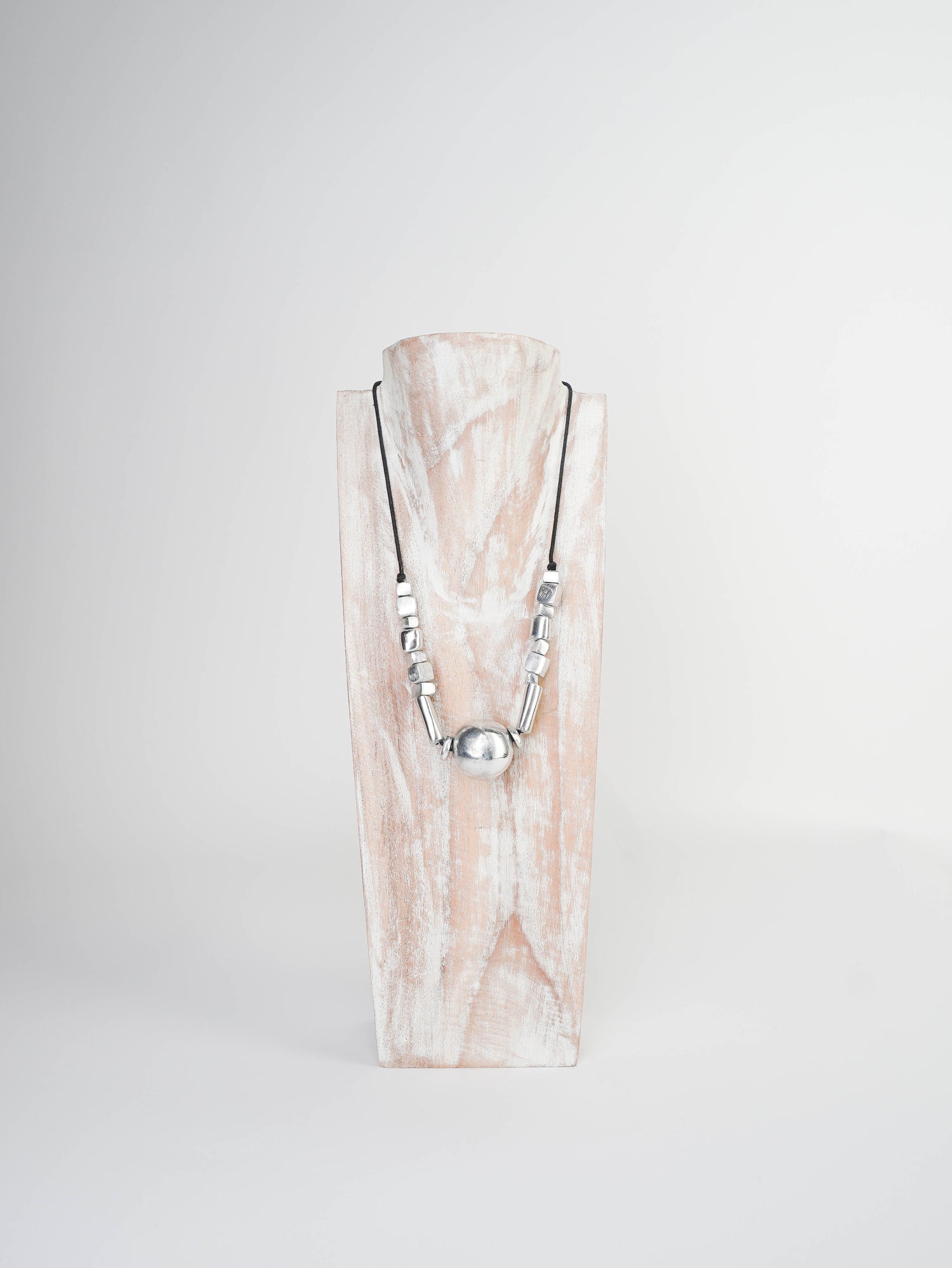 Colier Handmade din Aluminiu Reciclat cu Plăcuțe Pătrate