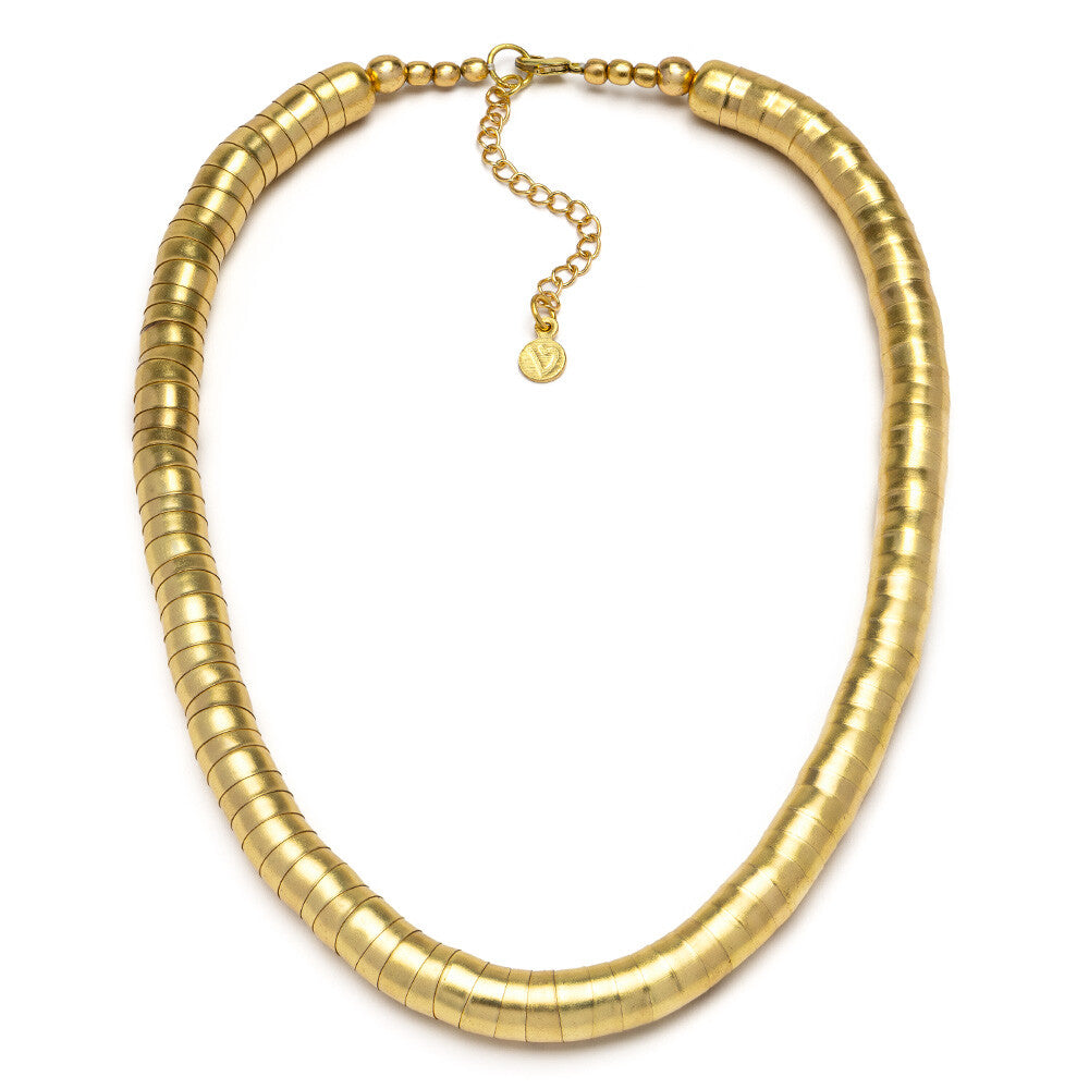 Colier auriu din alamă reciclată, model snake, cu lanț de prelungire și sistem carabină.