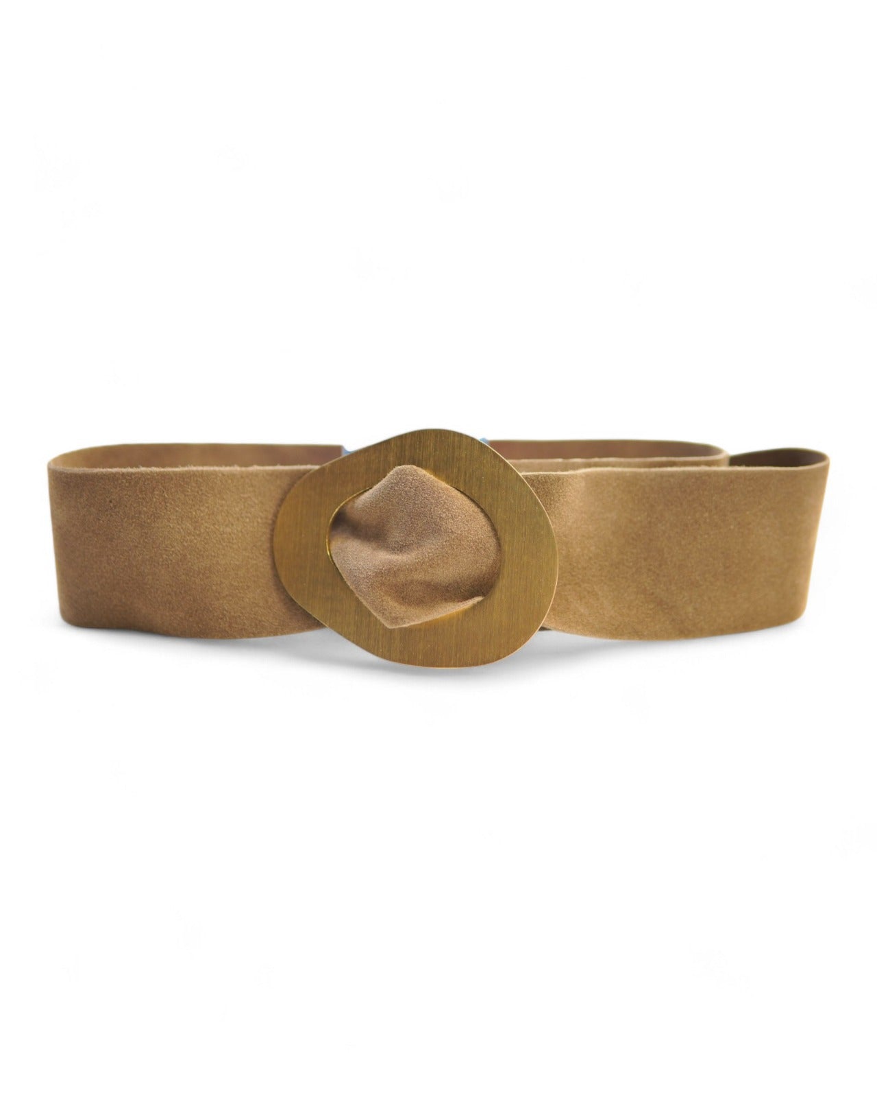 Curea camel din piele întoarsă cu cataramă aurie, elegantă și minimalistă.