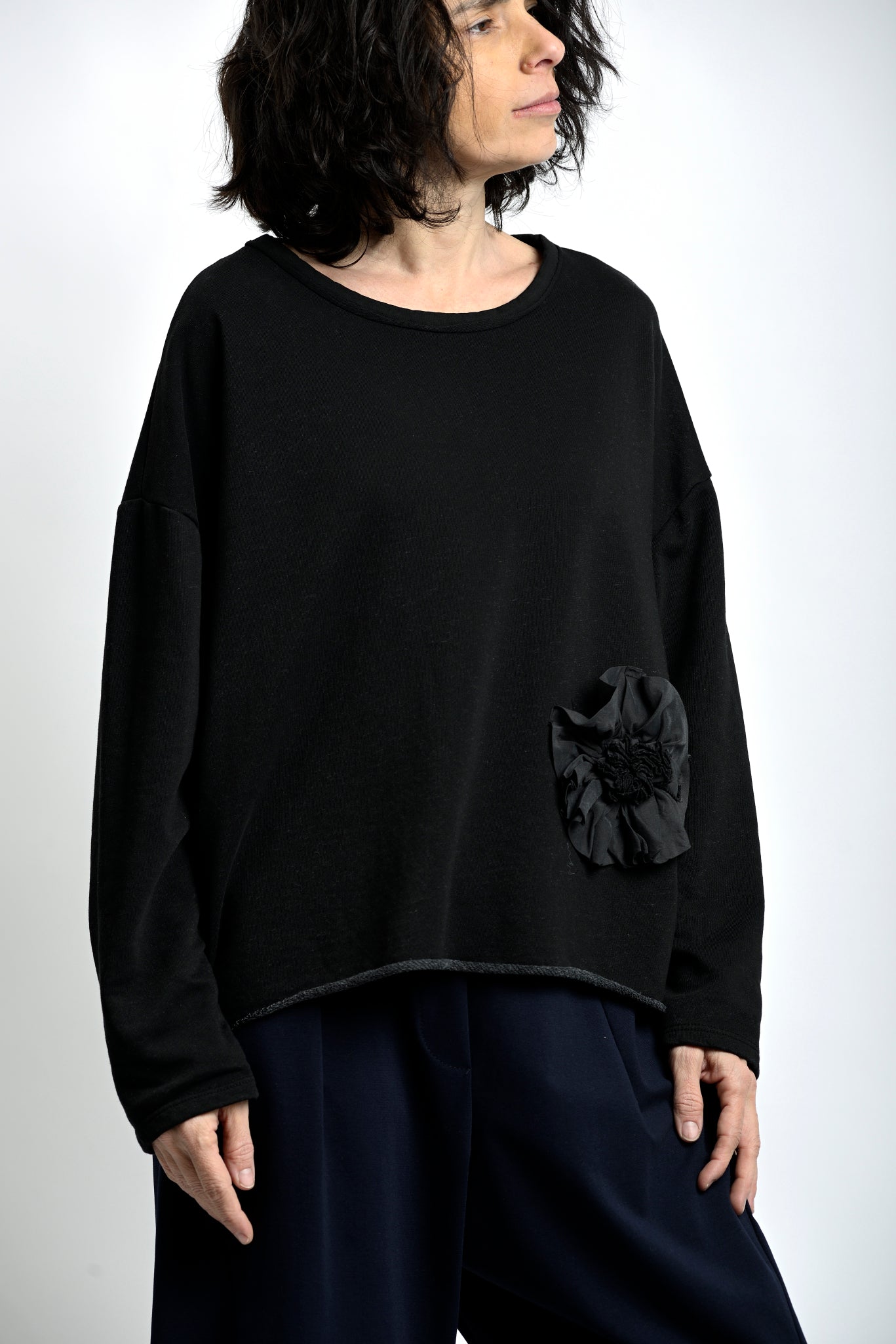 Bluză Largă Rândunică Din Jerse De Bumbac Cu Floare La Bază