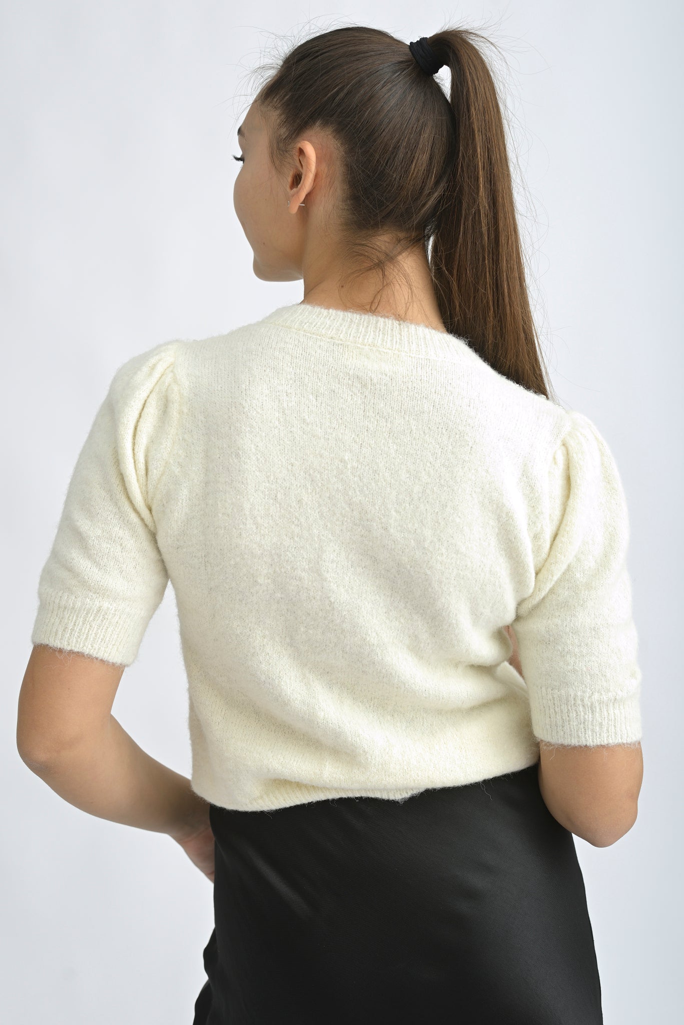 Pulover Pufos Cu Mâneca Scurtă Și Flori Din Paiete