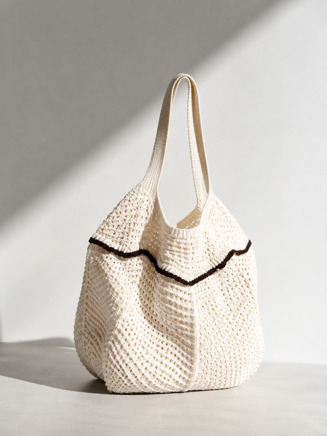 Geantă croșetată tip macrame, studio.