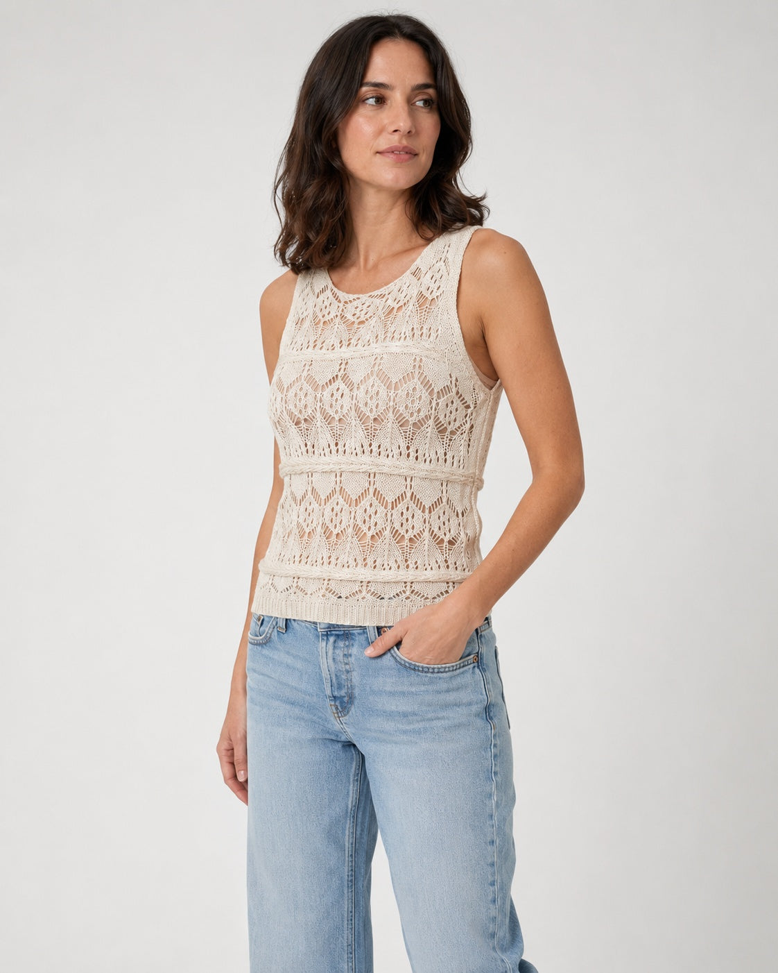 Maiou croșetat macrame, vedere din profil.