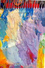 Eșarfă elegantă cu imprimeu cubist și tonuri vibrante de albastru, roșu și portocaliu.