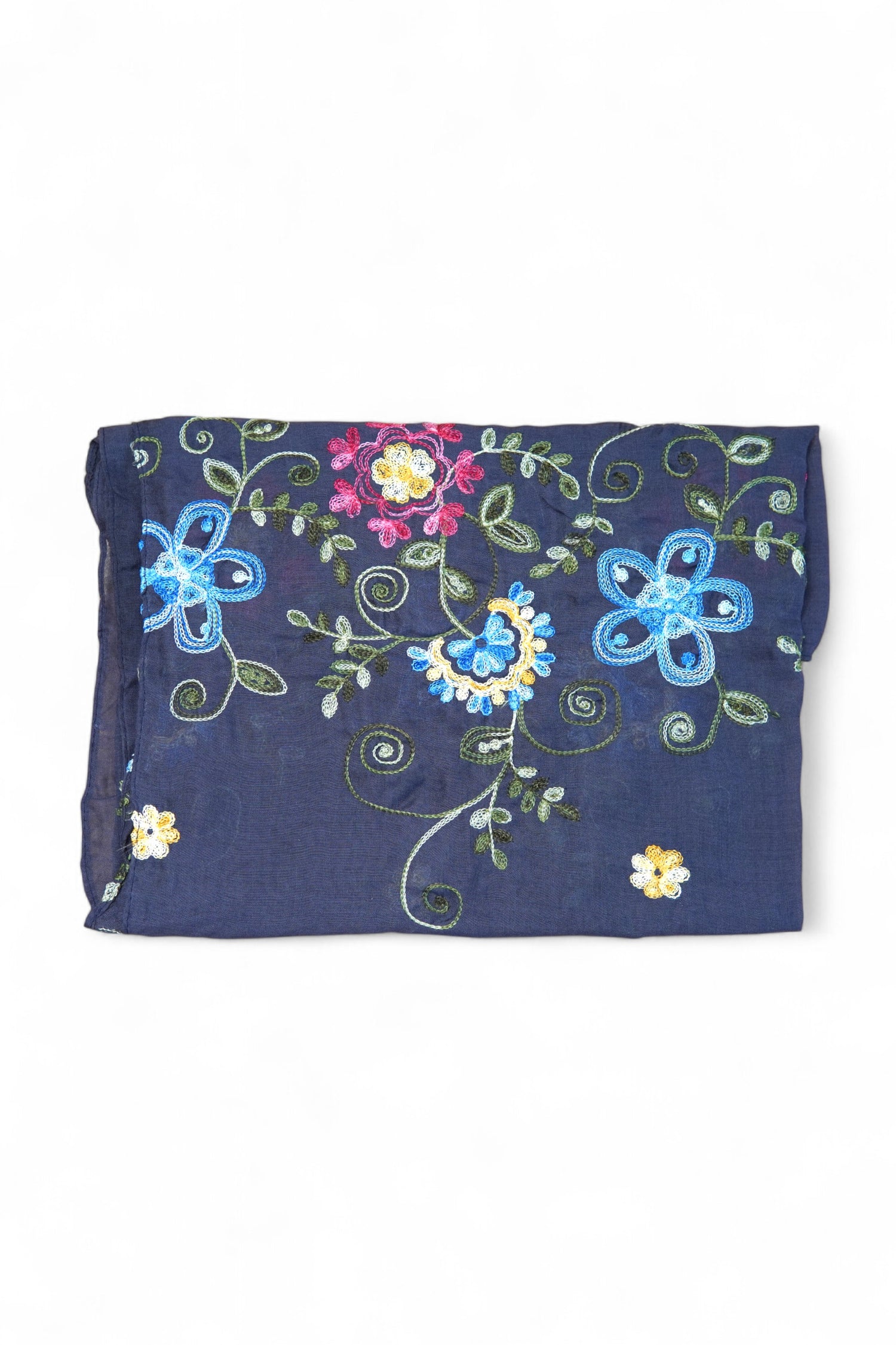 Eșarfă bleumarin din vâscoză cu broderie florală multicoloră, pliată.