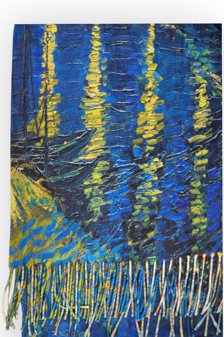 Eșarfă cu două fețe, din cașmir și viscoză, cu imprimeu artistic inspirat din picturi celebre, în nuanțe de albastru și galben.