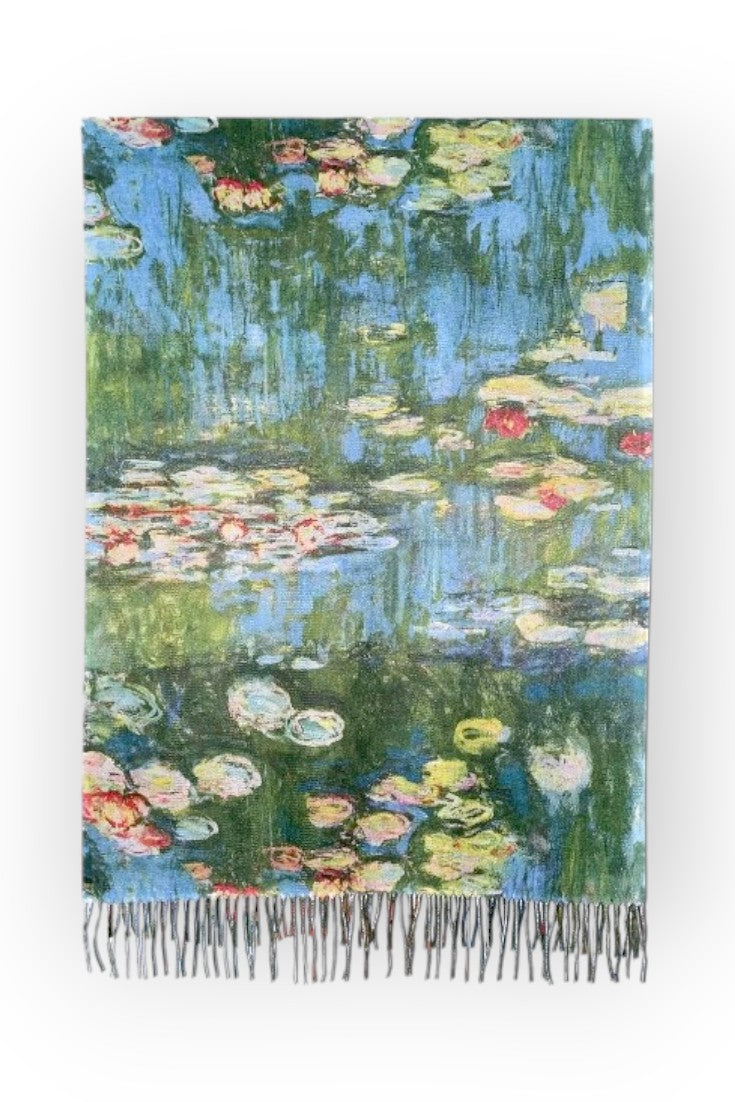 Eșarfă Monet așezată pe suprafață plană, prezentând dimensiunea generoasă