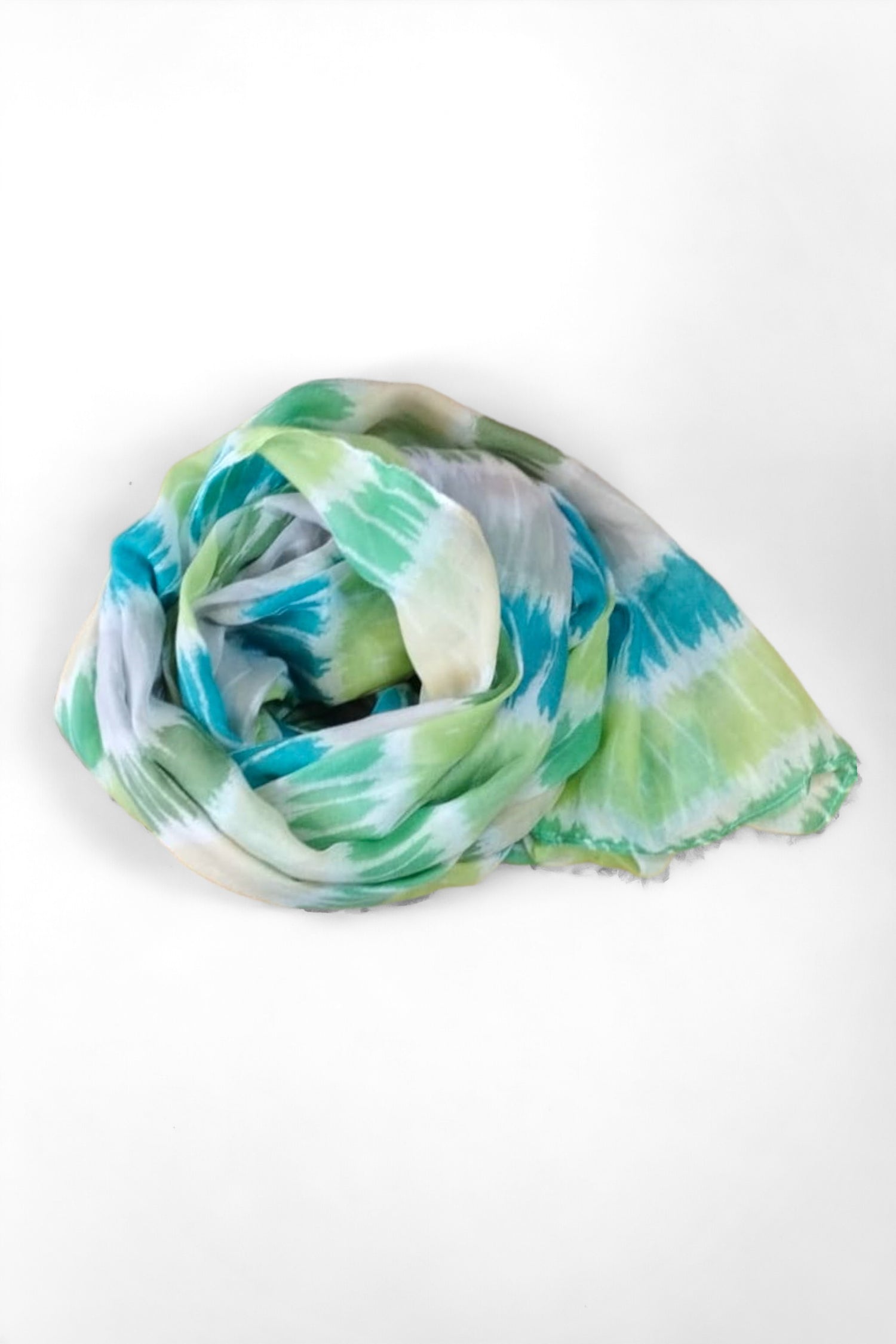 Eșarfă mare dreptunghiulară din 100% viscoză, cu imprimeu tie dye în nuanțe de albastru și turcoaz.