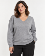 Bluză gri deschis cu decolteu în V din amestec cu lână și cașmir, mărime L - XL, vedere din față - All Above Boutique