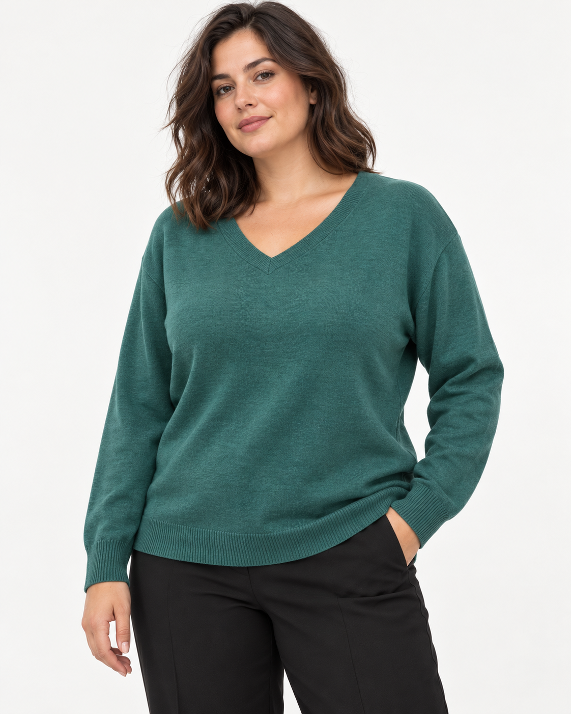 Bluză verde închis cu decolteu în V din amestec cu lână și cașmir, mărime L - XL, purtată cu pantaloni negri - All Above Boutique