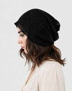 Căciulă croșetată cu detaliu macrame, nuanța negru, All Above Boutique.