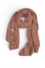 Fular tricotat camel, moale și elegant, din lână și cașmir, cu finisaje fine.