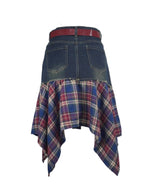 Fustă din denim albastru cu detalii carouri la bază, design asimetric, vedere din spate.