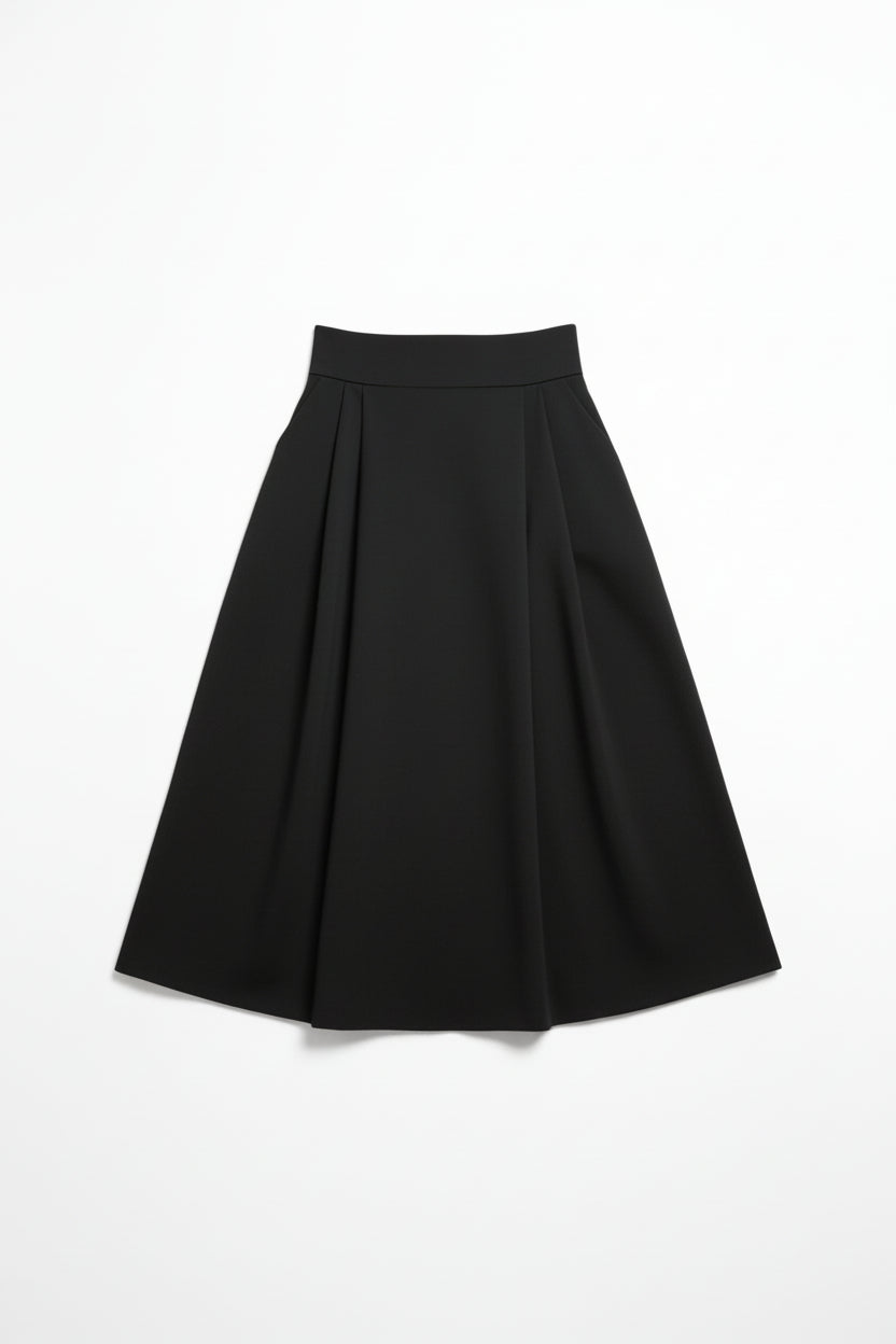 Fustă midi evazată neagră, cu talie elastică și pliuri discrete, fotografiată pe fundal alb, vedere frontală.