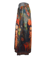 Imagine laterală a unei fuste midi cu imprimeu artistic Frida Kahlo, detalii florale și culori vibrante.