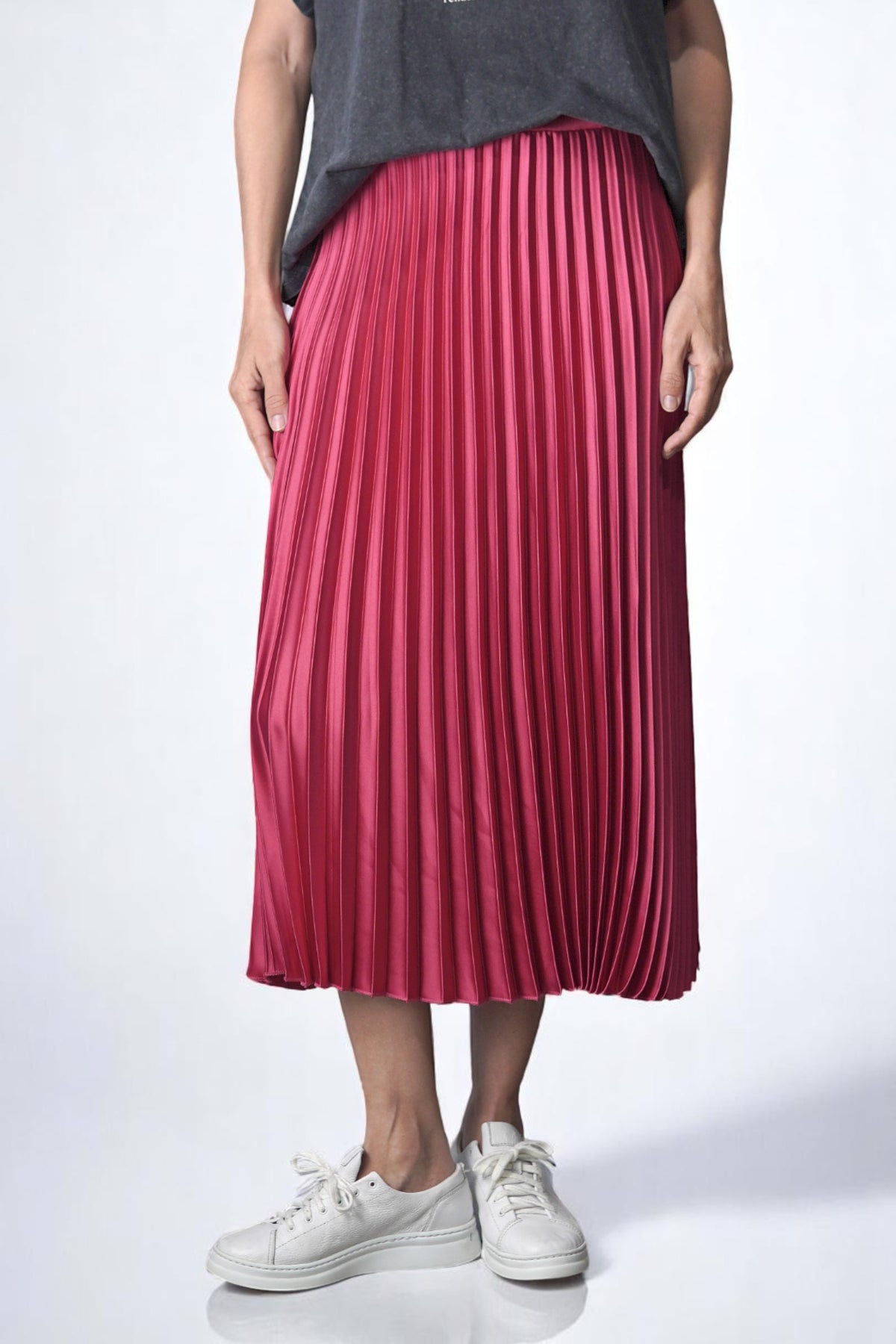 Fustă midi plisată roz ciclam, cu croială amplă și plisaj uniform, perfectă pentru un look urban-chic