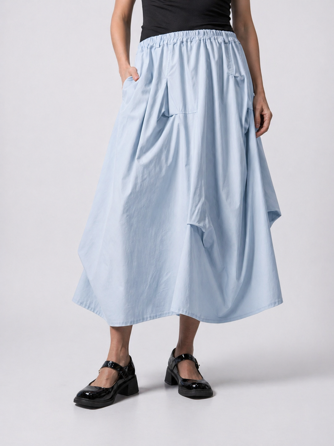 Fustă midi baby blue cu croială balon, cu buzunare laterale și talie elastică