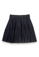 Fustă plisată de damă, culoare negru, cu talie elastică și textură rafinată.