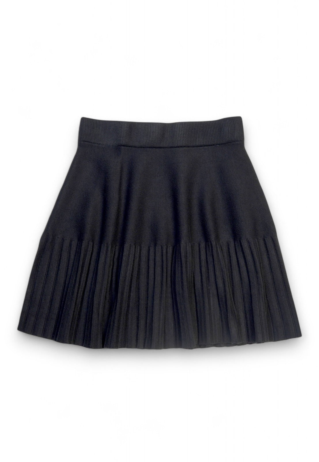 Fustă plisată de damă, culoare negru, cu talie elastică și textură rafinată.