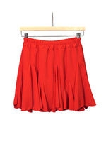 Fustă scurtă cloș de culoare roșie, cu volane decorative și talie elastică.