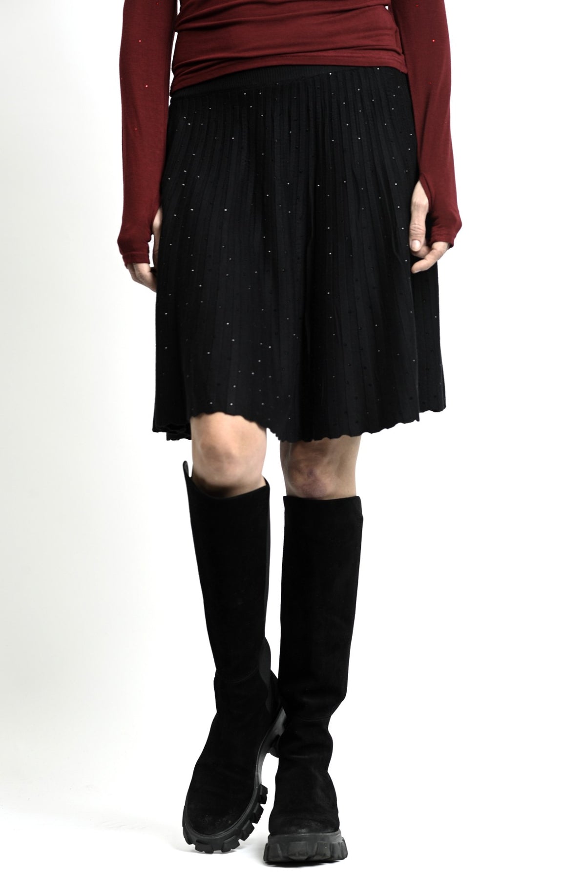 Fustă scurtă din tricot cu straturi suprapuse, vedere din spate, linie lejeră.