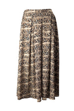 Vedere din spate a fustei lungi cu imprimeu snake print, evidențiind volumul generos.