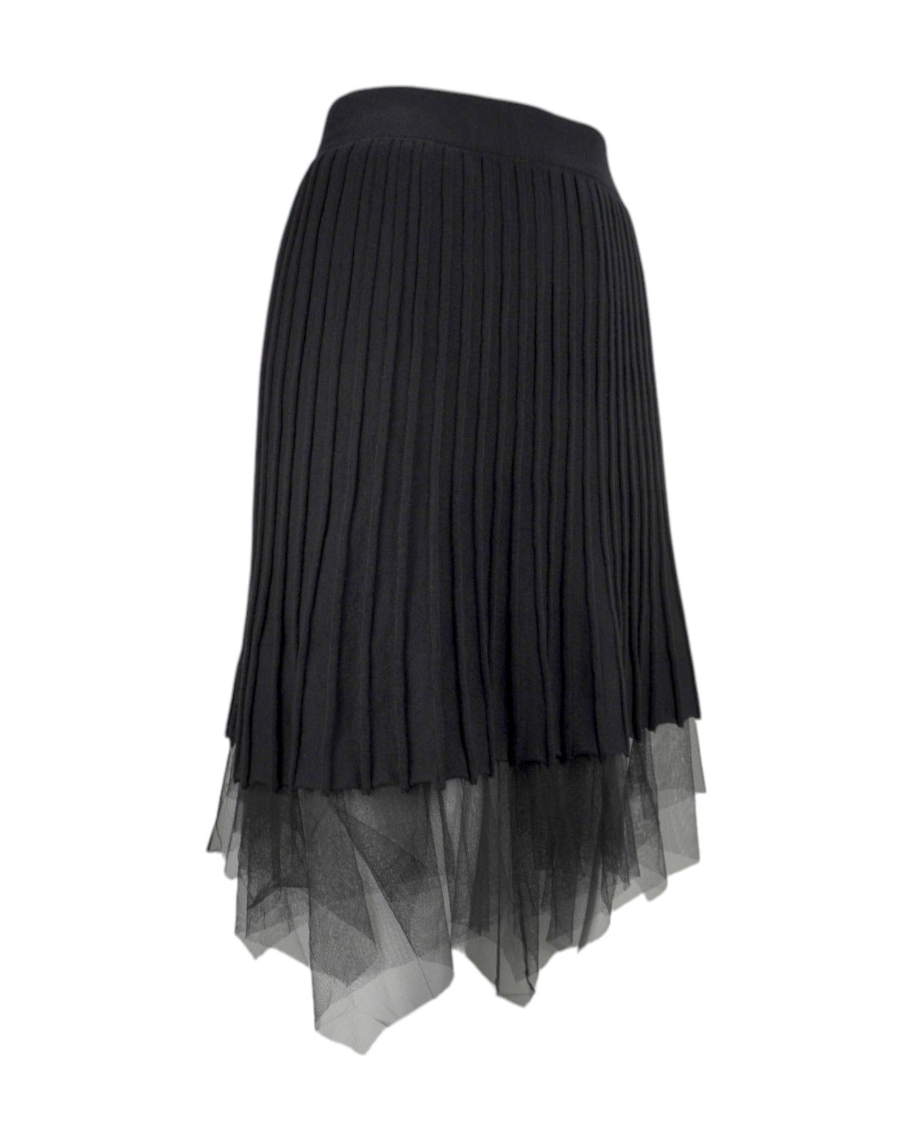 Fustă scurtă din tricot negru, cu talie elastică și strat inferior din tul, vedere laterală.
