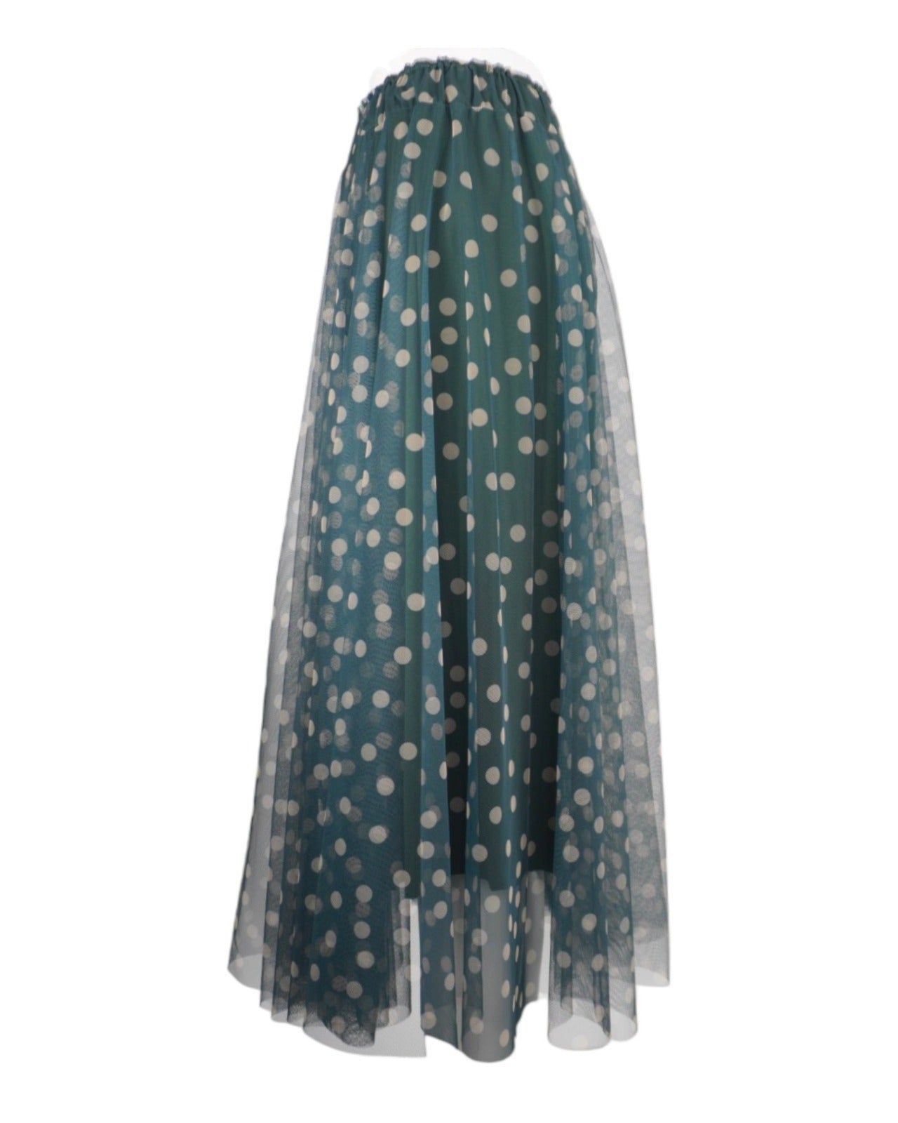 Fustă midi din tul cu buline mici albe pe fundal verde, vedere completă cu pliuri elegante