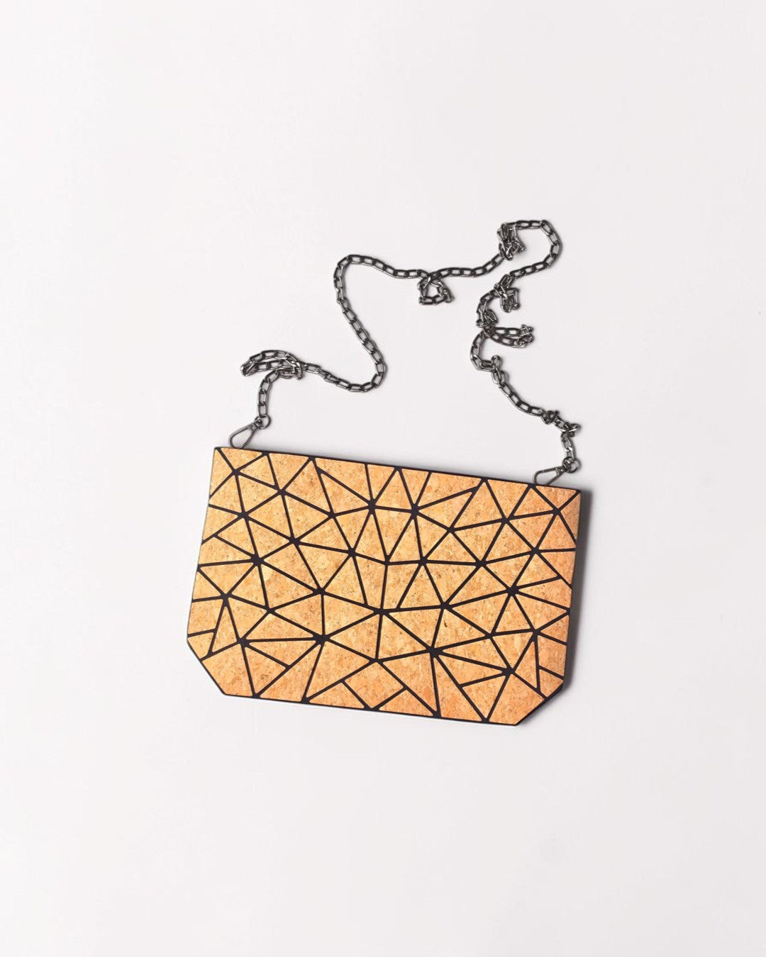 Geantă crossbody din plută cu segmente geometrice, vedere din față