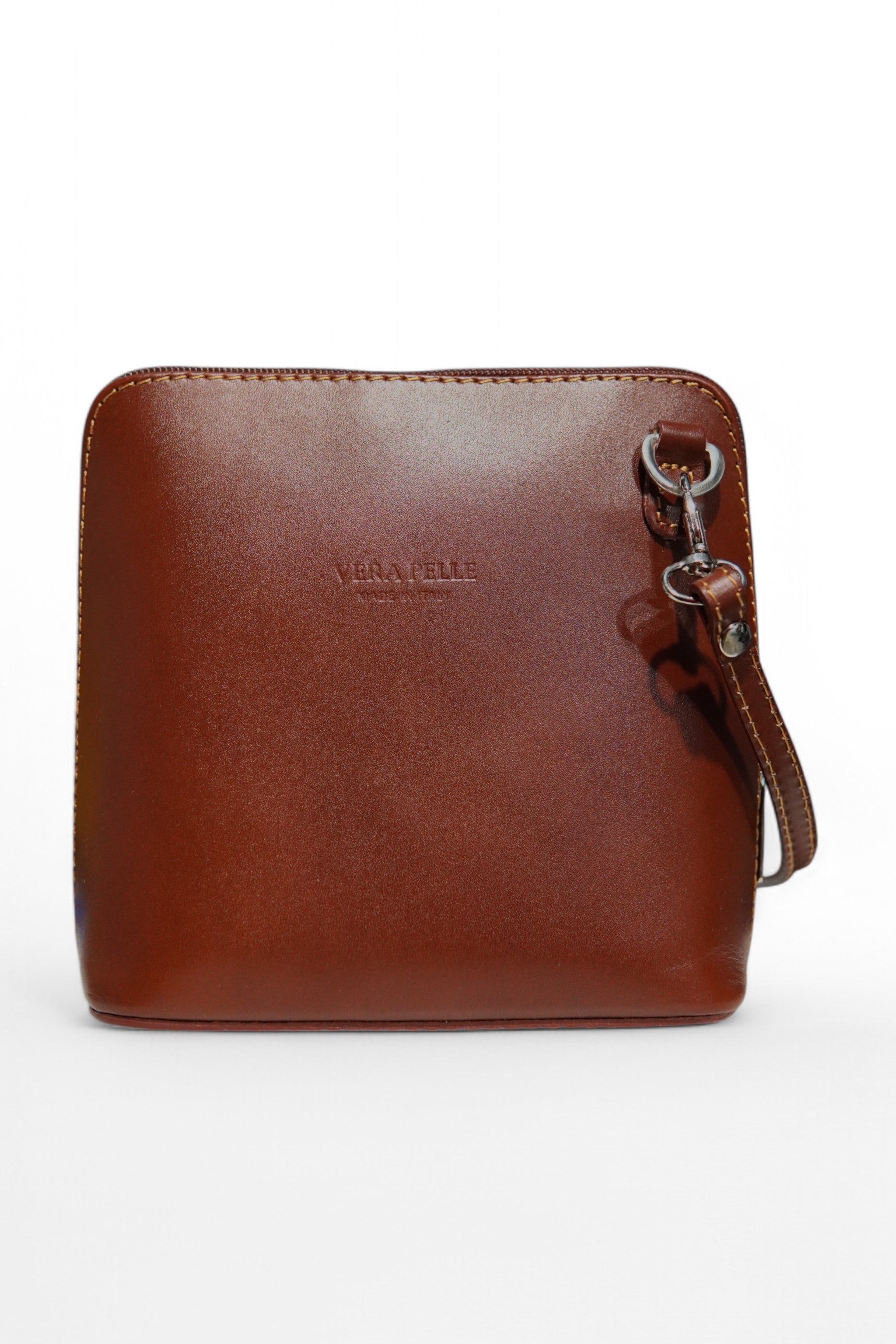 Geantă maro cognac din piele naturală, cu design minimalist și curea detașabilă, perfectă pentru purtare pe umăr sau crossbody.

