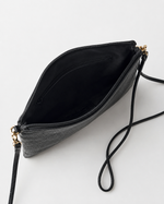 Geantă plic din piele cu bretea crossbody, detaliu