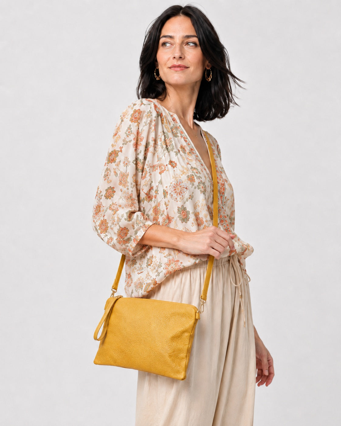 Geantă plic din piele cu bretea crossbody, galben